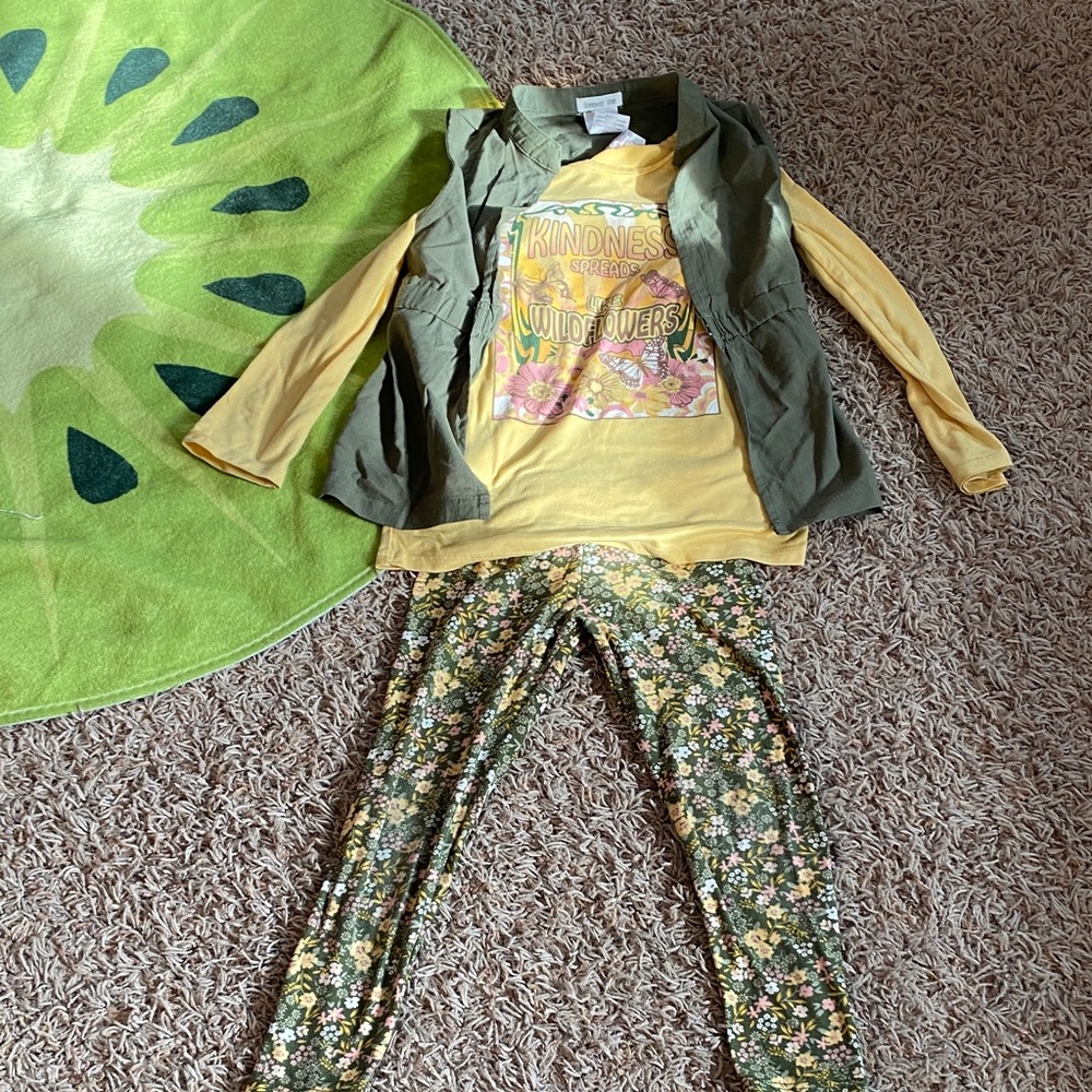 4 Adorable Forever Me ‘Kindness Spreads like Wild Flowers’ outfit